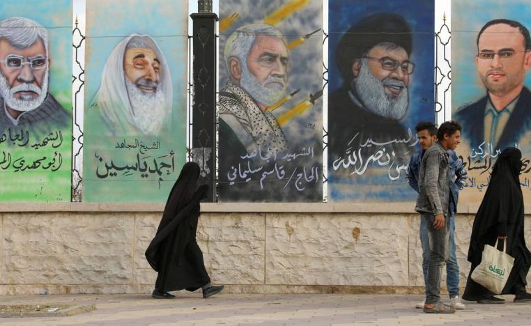 صور لقادة سياسيين فلسطينيين ويمنيين وإيرانيين وعراقيين قتلوا في هجمات تتوسطهم صورة لزعيم حزب الله اللبناني حسن نصرالله وسط صنعاء