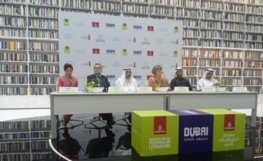 طيران الإمارات للآداب