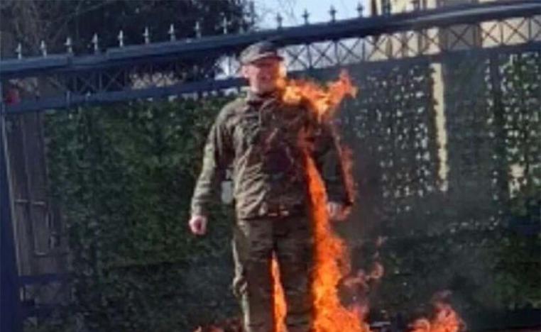 He screamed "Free Palestine"