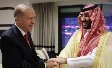 تركيا تتطلع إلى استقطاب الاستثمارات الخليجية لتضميد جراح اقتصادها 