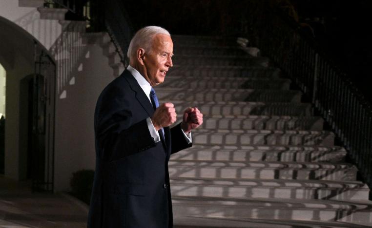 بايدن يتهم ترامب بموالاة السياسة الروسية