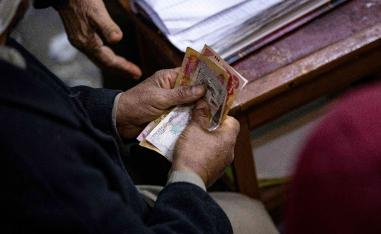 موظفو كردستان ينتظرون نهاية أزمة الرواتب 