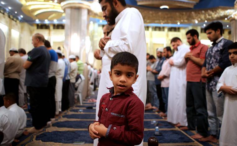 طفل في مسجد كويتي