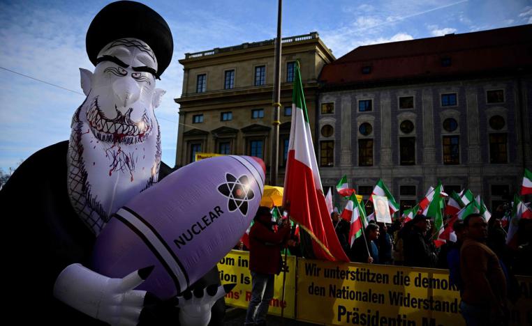 خامنئي يعتبر امتلاك السلاح النووي حراما