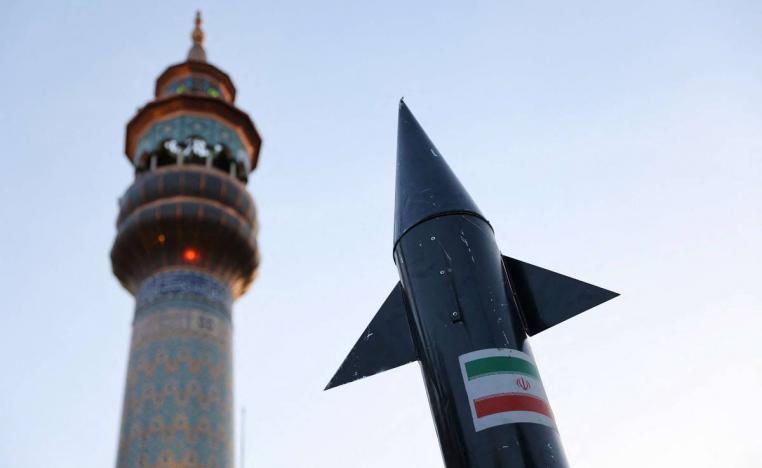 صاروخ هيكلي في تظاهرة وسط طهران