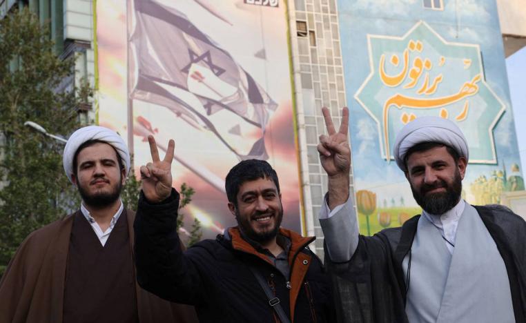 إيرانيون يحتفلون بالهجوم الصاروخي على إسرائيل