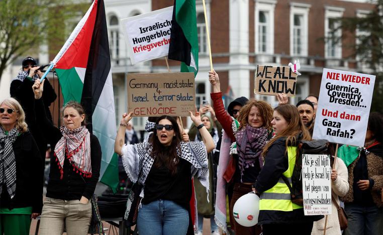 People demonstrate in support of Palestinians outside the ICJ