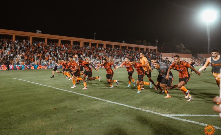 الكاف تنصف نهضة بركان في أزمة القميص وتقرر خسارة اتحاد الجزائر جزائيا