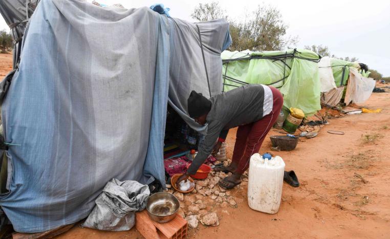 مطالبات بإزالة خيام المهاجرين الأفارقة 