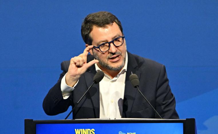 سالفيني يدعو ماكرون إلى الذهاب للقتال في أوكرانيا 