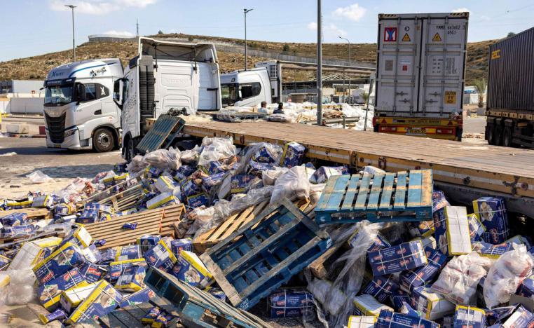 شاحنات المساعدات الإنسانية لم تسلم من هجمات المستوطنين 