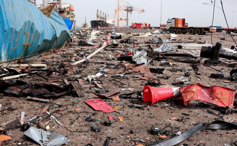 تداعيات بيئية كارثية للضربات الإسرائيلية التي دمرت أجزاء واسعة من ميناء الحديدة  