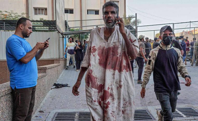 فلسطينيون في غزة بعد غارة إسرائيلية مدمرة