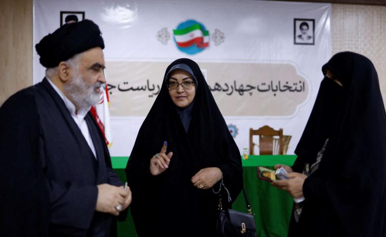 الإيرانيون يريدون تحسين أوضاعهم المعيشية والاجتماعية