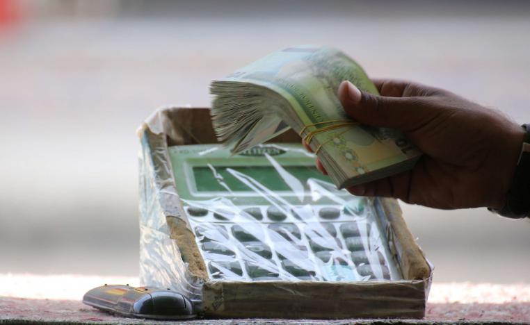 مصير 800 مليون دولار  لا يزال مجهولا تماما
