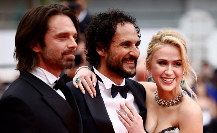 مخرج العمل مع بطليه