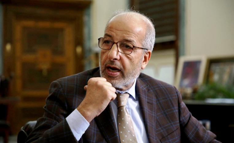 الصديق الكبير متمسك بمنصبه رغم كل التهديدات