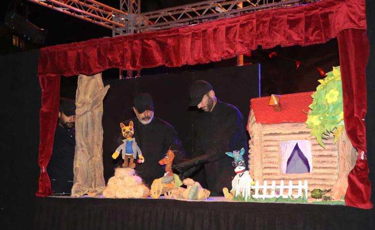 مسرحية 'طبيب الضيعة'