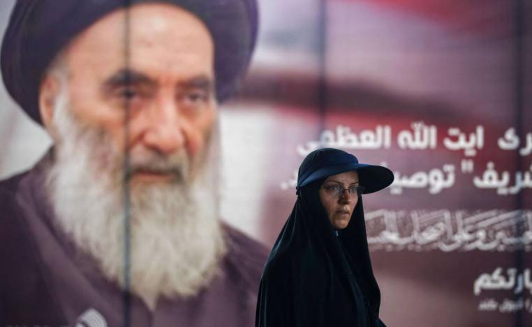 زائرة إيرانية تعبر من مخفر زرباطية على الحدود العراقية الإيرانية للمشاركة بزيارة الأربعين