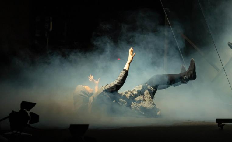 مسرحية 'غصة عبور'