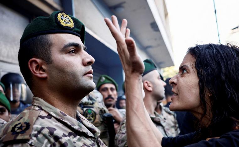 السلطات اللبنانية تمنح النازحين مهلة إضافيّة بيومين لإخلاء المبنى 