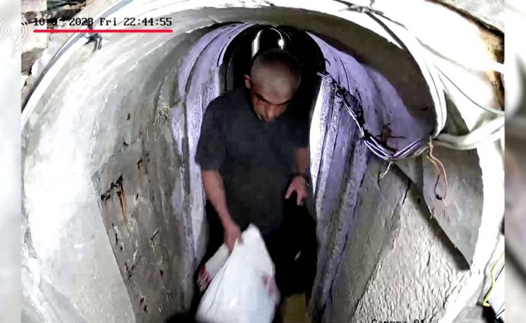 صورة ليحيى السنوار في نفق بغزة في مرحلة الاعداد لهجوم 7 أكتوبر