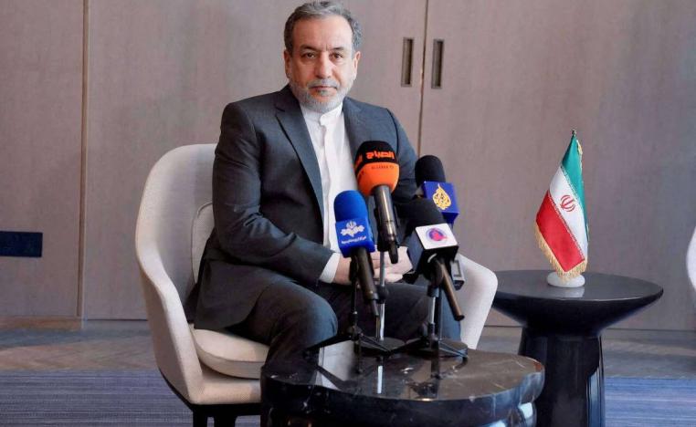 وزير الخارجية الإيراني عباس عراقجي في مؤتمر صحفي في الكويت