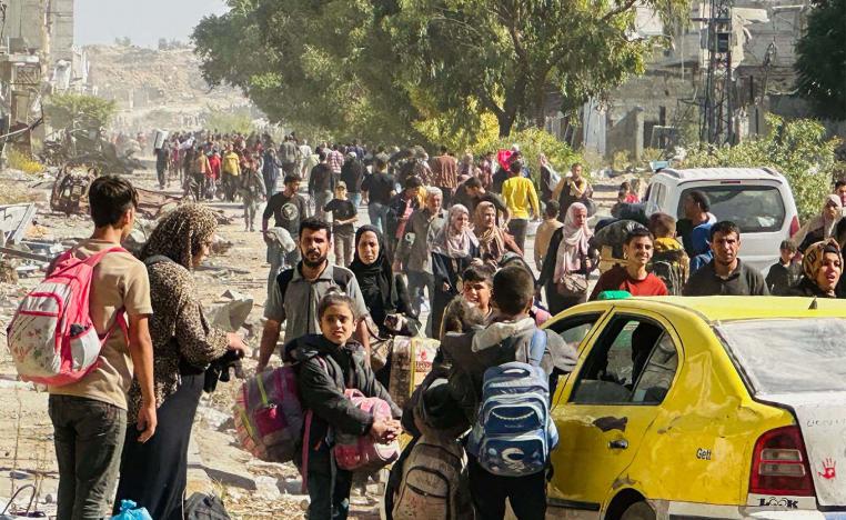 Displaced families fleeing Israeli army operations in Jabalia in northern Gaza take the main Salah al-Din road towards Gaza City