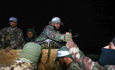 مقاتلون من هيئة تحرير الشام يصلون إلى قلعة حلب