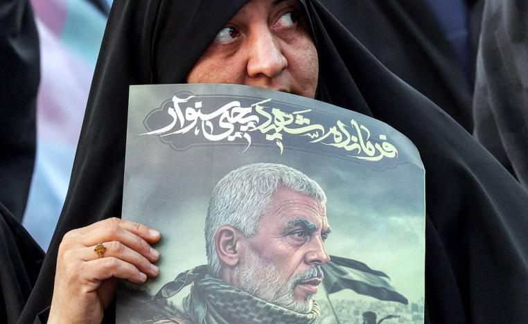 متظاهرة إيرانية في تظاهرة لتأبين السنوار