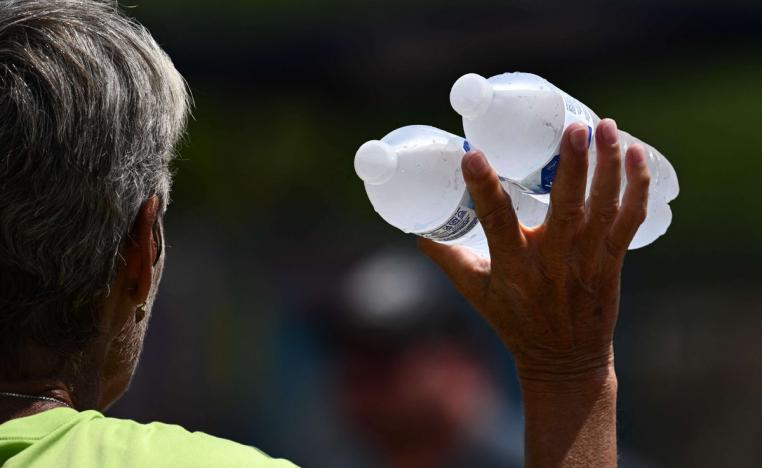 قوارير بلاستيكية