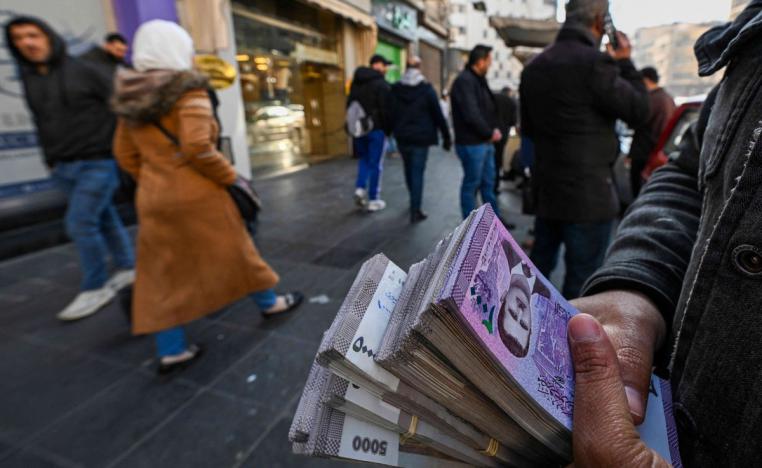 الليرة السورية تتعافى نسبيا بعد سقوط نظام الأسد 