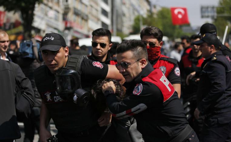 القمع وسيلة أردوغان لإحكام قبضته على السلطة 