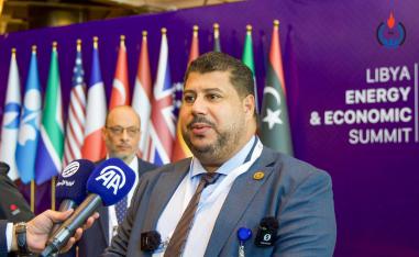 مشكل السيولة يعرقل توفير الوقود في البلاد