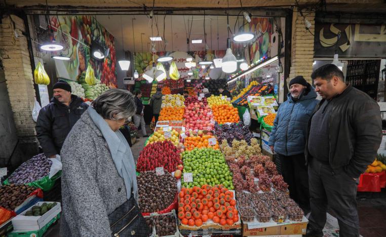 أوضاع الإيرانيين المعيشية تزداد تدهورا 