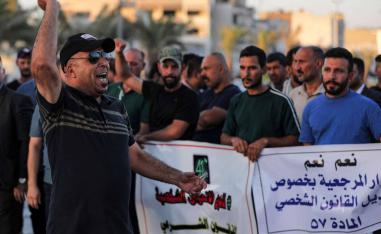 عراقيون مؤيدون لتخفيض سن الزواج
