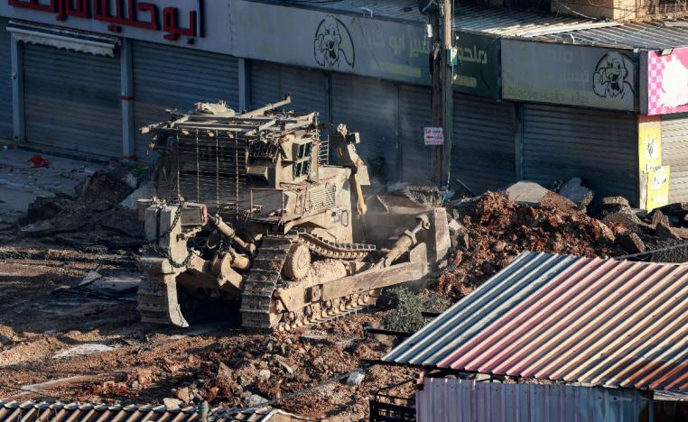 الجيش الاسرائيلي ينف\ عمليات دهم وتجريف لمنازل فلسطينيين في طوباس وقرية طمون 