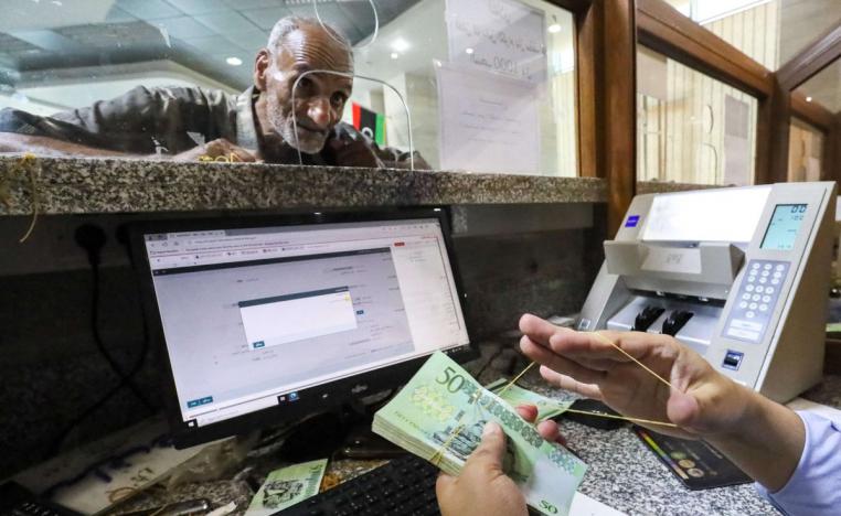 متاعب الدينار تؤرق الليبيين 