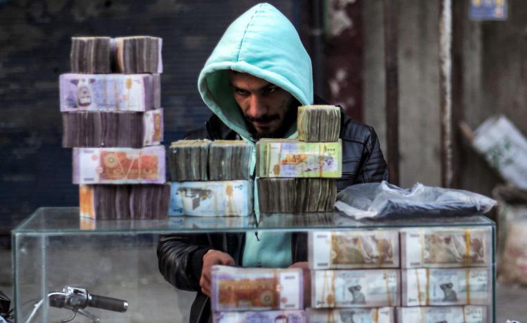 الليرة السورية تتلمس طريقها إلى التعافي 