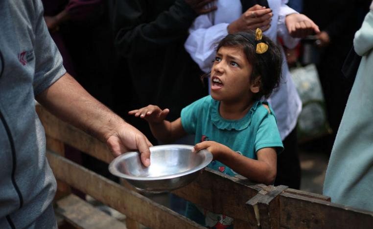 الغزيون يعانون من أجل البقاء على قيد الحياة 