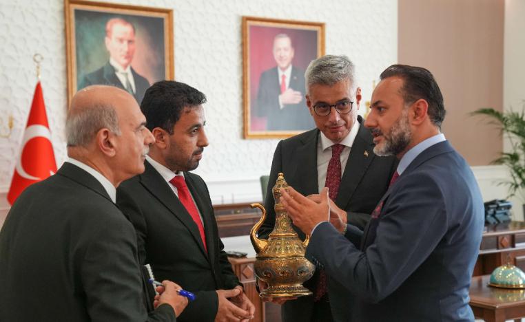 أنقرة تستقطب دمشق وعينها على كعكة إعادة الإعمار  