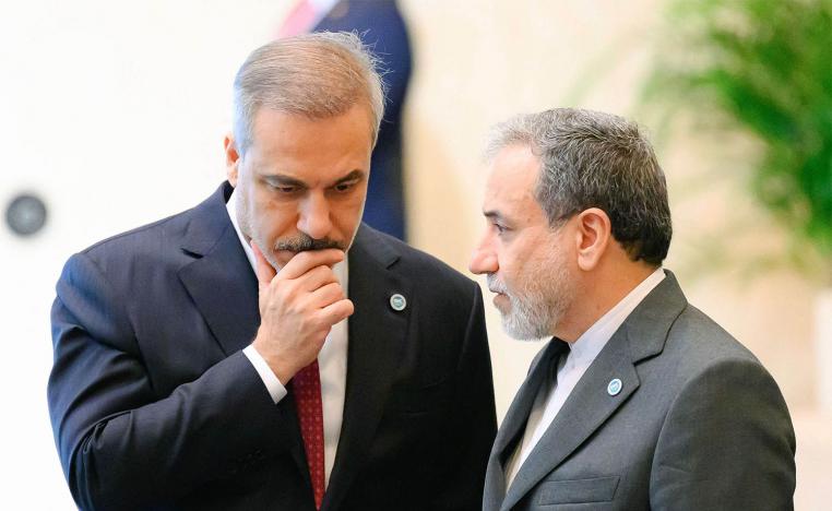 Iranian FM Abbas Araghchi (R) speaks with Turkish counterpart Hakan Fidan