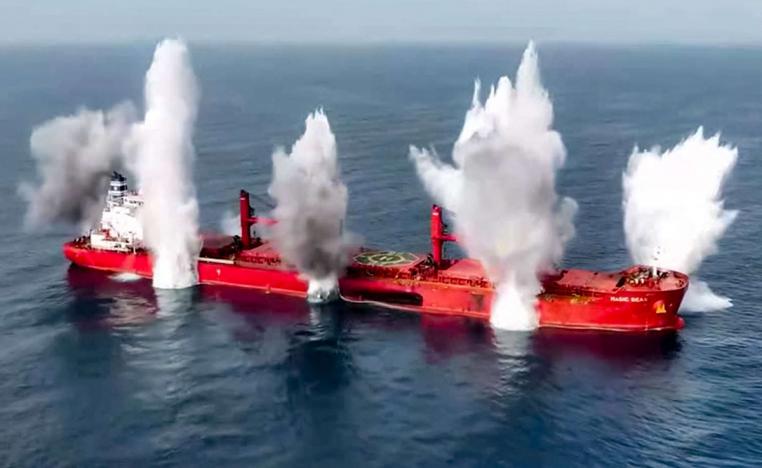 الهجمات الحوثية تهدد الملاحة العالمية