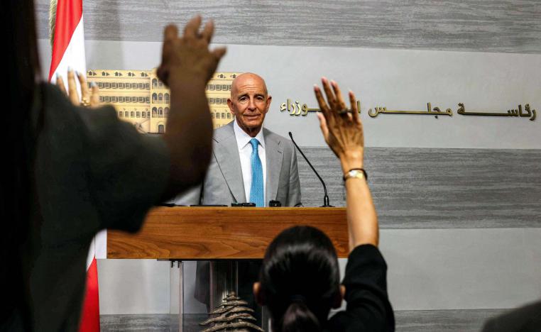 باراك يخفف الضغوط على الحكومة اللبنانية