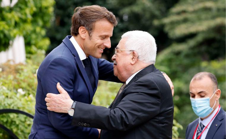 ماكرون يلفت أنظار العالم 