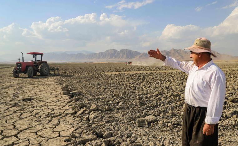 الجفاف يدفع مئات المزارعين إلى الهجرة  