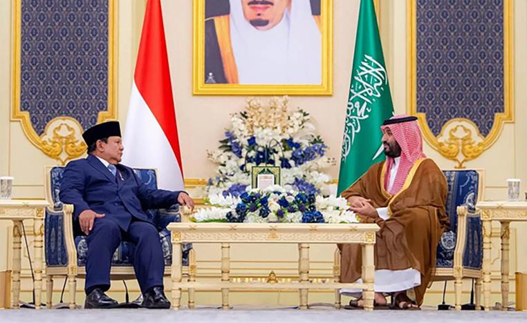 Saudi Crown Prince Mohammed bin Salman receiving Indonesian President Prabowo Subianto