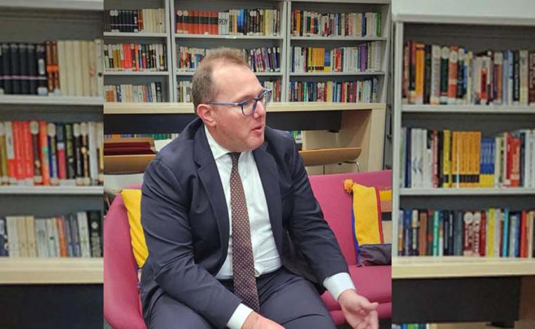 دبلوماسي بعقلية اقتصادية