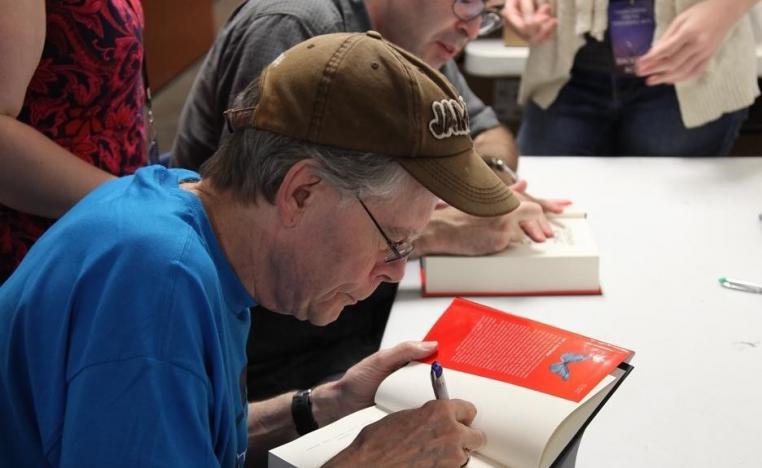 الكاتب الأميركي ستيفن كينغ