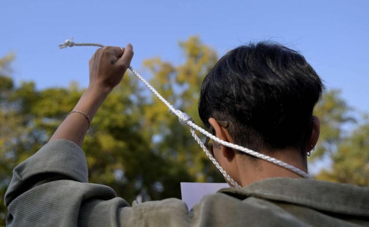 المحاكم الإيرانية تعتمد على اعترافات مفبركة ومكرهة لتنفيذ أحكام الاعدام